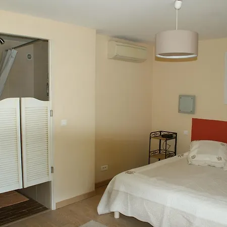Detached With Enclosed Beautiful Garden Vila