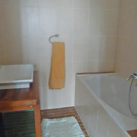 Detached With Enclosed Beautiful Garden * Reillanne