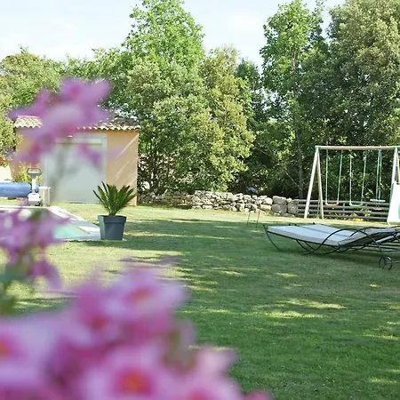 Detached With Enclosed Beautiful Garden Vila